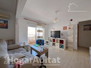Casa adossada  Calle canarias. Adosado con piscina, terraza y parking cerca de la playa