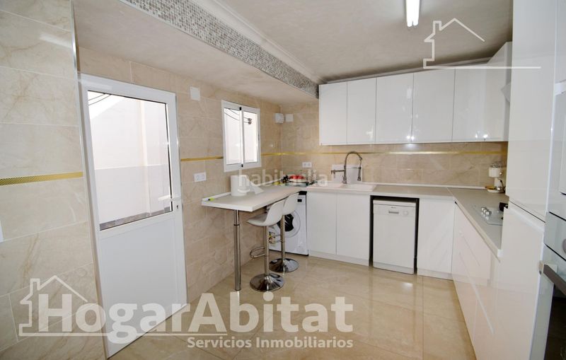 Foto f3404adc-d251-48d5-a1be-22e8c7d22d2d. Casa amb aparcament a Algemesí