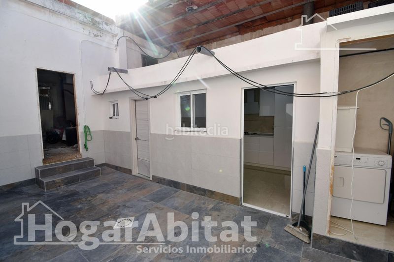 Foto fccb0744-d6f2-404b-8306-87b44cbbb32a. Casa amb aparcament a Algemesí