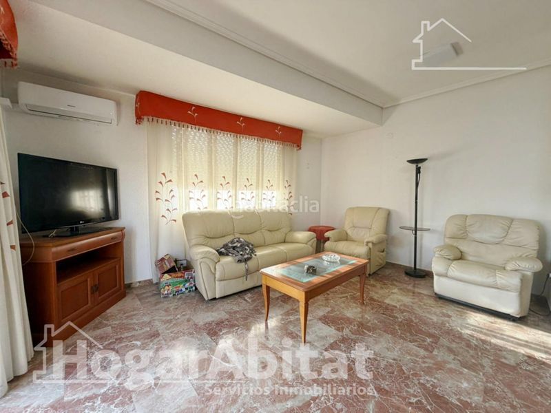 Foto c6f63f95-6d73-4d1a-a375-0b00744dbc1b. Pis a Benaguasil