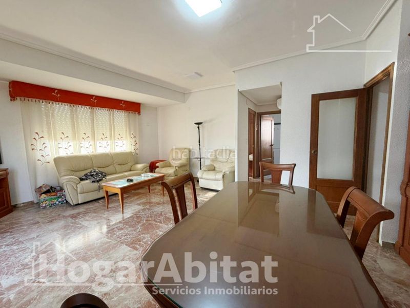 Foto f2c9d703-87d4-41cc-a770-2ba7bd715447. Pis a Benaguasil