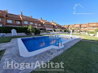 Casa adossada  Calle lobo de gubio. Adosado espectacular! amplio en residencial con piscina, garaje