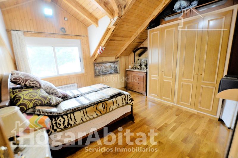 Foto 02f61228-5865-46d7-bc01-27fe2cf676b2. Chalet with heating parking in Monserrat