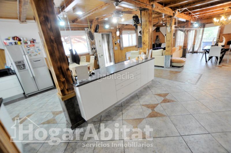 Foto 0c08003c-f98e-461d-8f6b-a4c400b5cf50. Chalet with heating parking in Monserrat