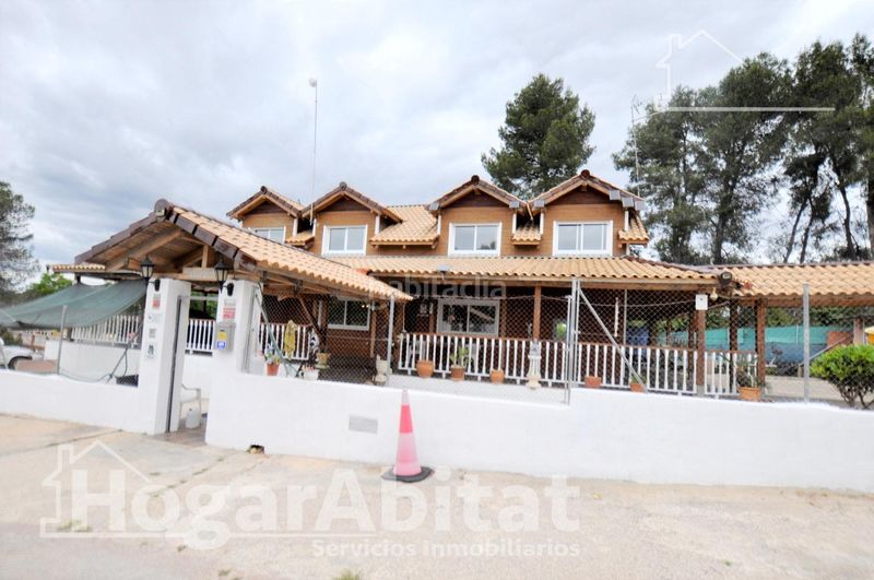 Foto 1ab6e0b0-10e7-455c-b9ac-5b24d8e3ba2a. Chalet with heating parking in Monserrat