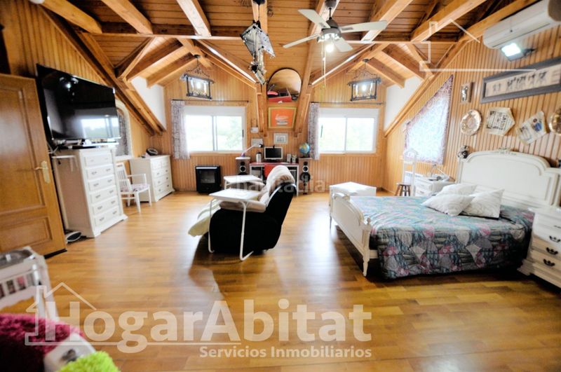 Foto 24cb480f-be65-4b77-827e-e56444bcc8d1. Chalet with heating parking in Monserrat