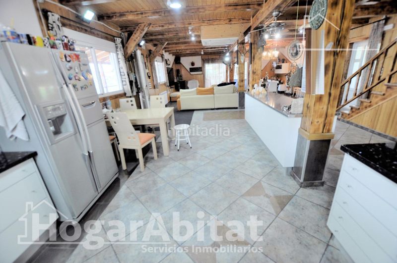 Foto 4e61625c-2e1c-4a44-90fa-1fcf622a3781. Chalet with heating parking in Monserrat