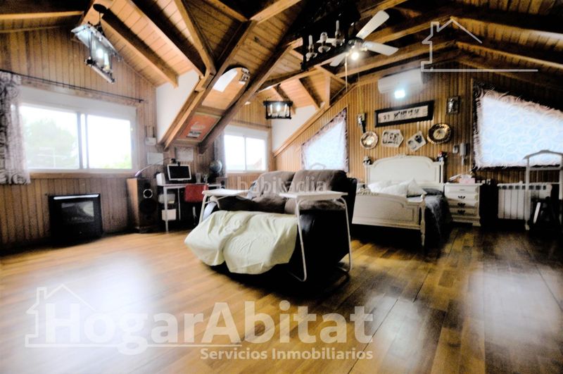 Foto 917e2325-d076-47a0-8fac-59fff35a7547. Chalet with heating parking in Monserrat