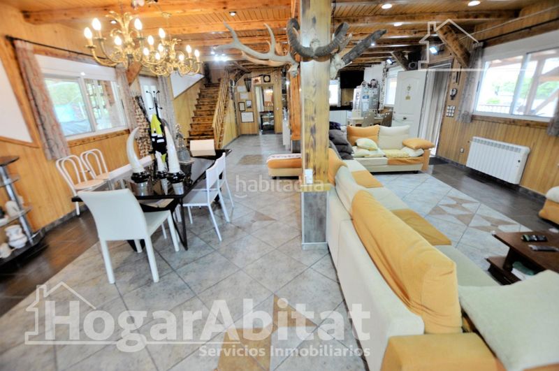 Foto 95c360c2-0ac2-4b75-b721-3441cf48486b. Chalet with heating parking in Monserrat