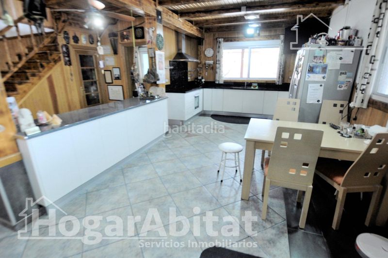 Foto cc05b78e-f8b1-4748-b41c-ede5e8f41384. Chalet with heating parking in Monserrat