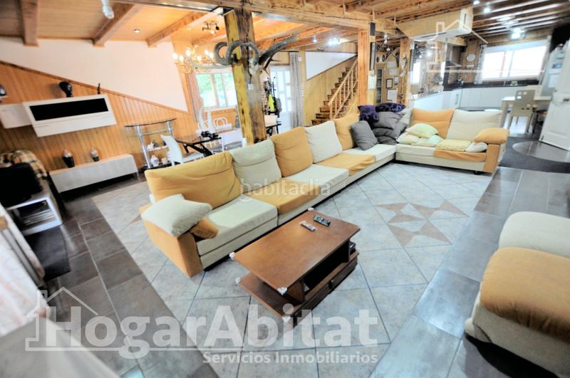 Foto d0a090fb-205c-4c43-96c9-f43ba77a509a. Chalet with heating parking in Monserrat