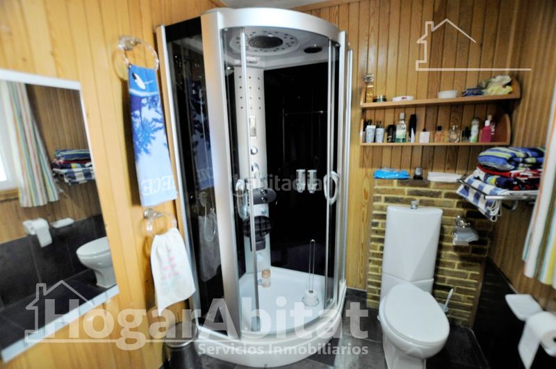 Foto d7950eb4-afff-496a-b38e-cf38d0504a98. Chalet with heating parking in Monserrat