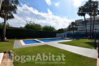 Flat  Calle de tarragona. Seminuevo con terraza, piscina y garaje cerca de la playa