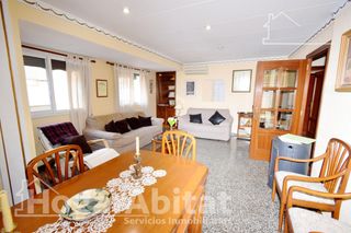 Appartement  Avenida al vedat. Muy amplio con balcón y ascensor junto al metro