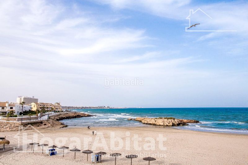 Foto 1b7d2ff6-04a7-4e61-9a11-f00885dda250. Chalet with parking pool in Playa Flamenca Orihuela