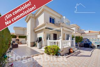 Chalet  Calle nicolás bussi. Magnifico chalet con piscina, garaje, terraza y barbacoa
