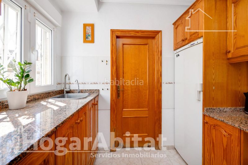 Foto 858220eb-ebba-4a2c-8daa-abbf8e801e10. Chalet with parking pool in Playa Flamenca Orihuela