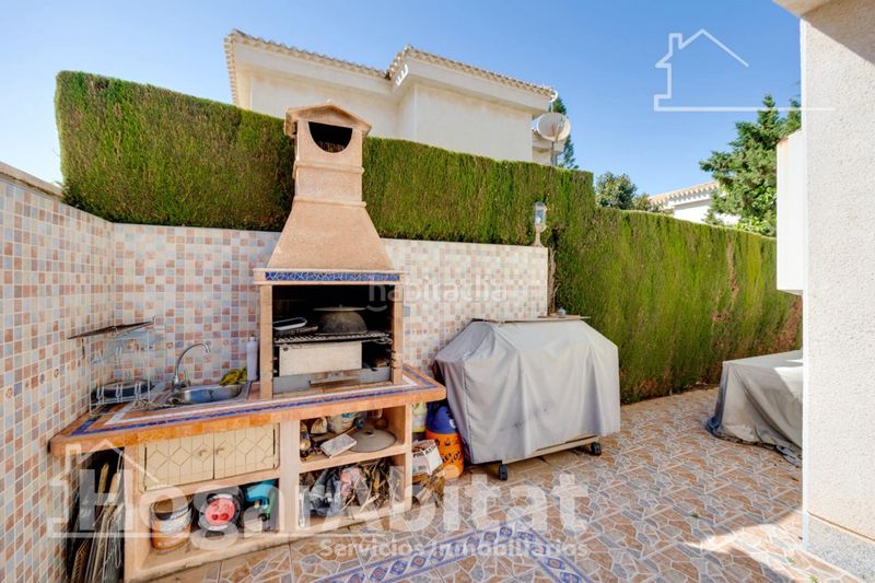 Foto a116b95f-c2f5-4901-b8e4-f047f551de43. Chalet with parking pool in Playa Flamenca Orihuela