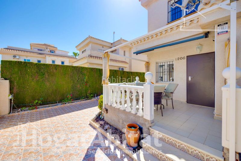 Foto aadccfd8-891c-4535-90b8-8a33fa5e1cf1. Chalet with parking pool in Playa Flamenca Orihuela
