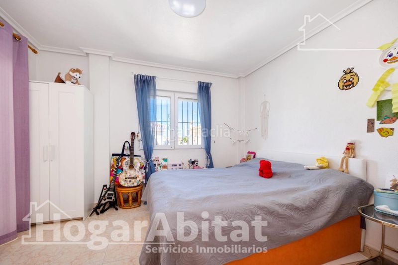 Foto c8df96a4-5723-427c-b452-49bf8e457451. Chalet with parking pool in Playa Flamenca Orihuela