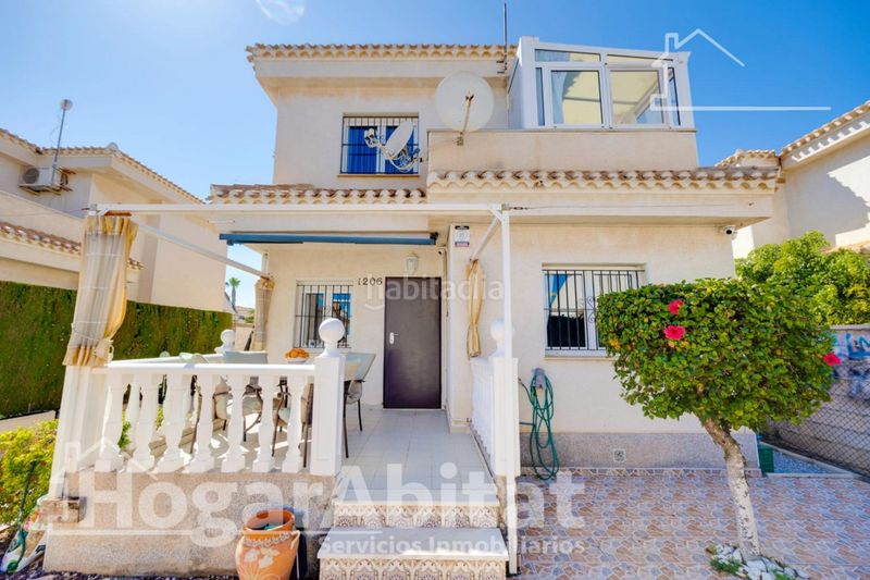 Foto d714faaa-08c2-4154-a745-c56a55af4ca8. Chalet with parking pool in Playa Flamenca Orihuela