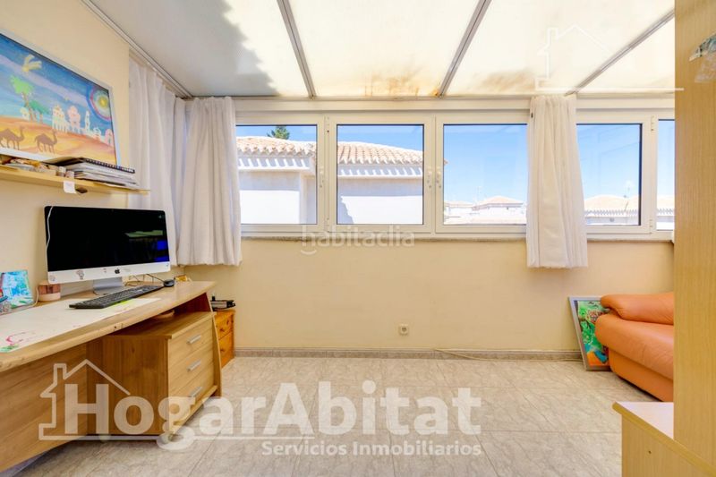 Foto dde6b74e-648d-4b0a-b3f8-4506bd303f2b. Chalet with parking pool in Playa Flamenca Orihuela