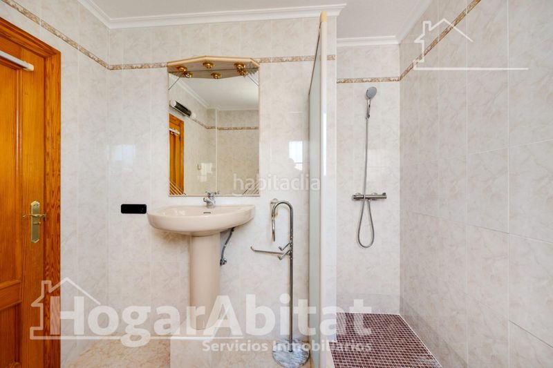 Foto e2e6c636-dc89-4311-b429-03f2336a1b8e. Chalet with parking pool in Playa Flamenca Orihuela