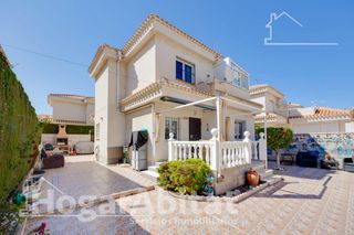 Xalet  Calle nicolás bussi. Magnifico chalet con piscina, garaje, terraza y barbacoa