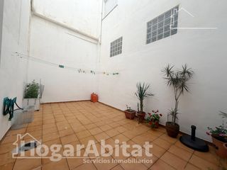 Pis  Calle aldaya. Semireformado con patio y garaje