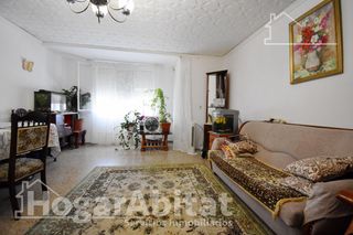 Flat  Carrer gabriel miró. 4 dormitorios! muy amplio con balcón en el centro