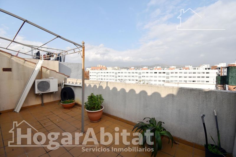 Foto 2b1d1173-8229-4375-9985-88b09baa09b4. Ático  alto y amplio con garaje y dos terrazas sobre la av de alcora en Castellón de la Plana