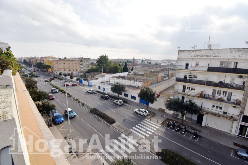 Foto 3eda76a9-79a7-4749-b0be-3219b3fb4940. Ático  alto y amplio con garaje y dos terrazas sobre la av de alcora en Castellón de la Plana