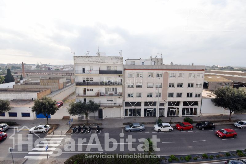 Foto b1937473-2149-4898-9afd-1efd8898d845. Ático  alto y amplio con garaje y dos terrazas sobre la av de alcora en Castellón de la Plana