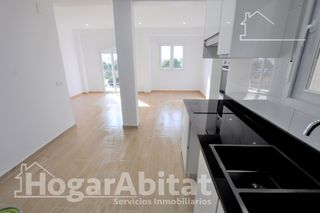 Flat  Avenida cid. Reformado a estrenar con balcón y mucha luz natural te encantará