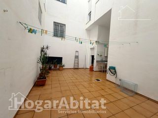 Flat  Calle aldaya. Semireformado con patio y garaje
