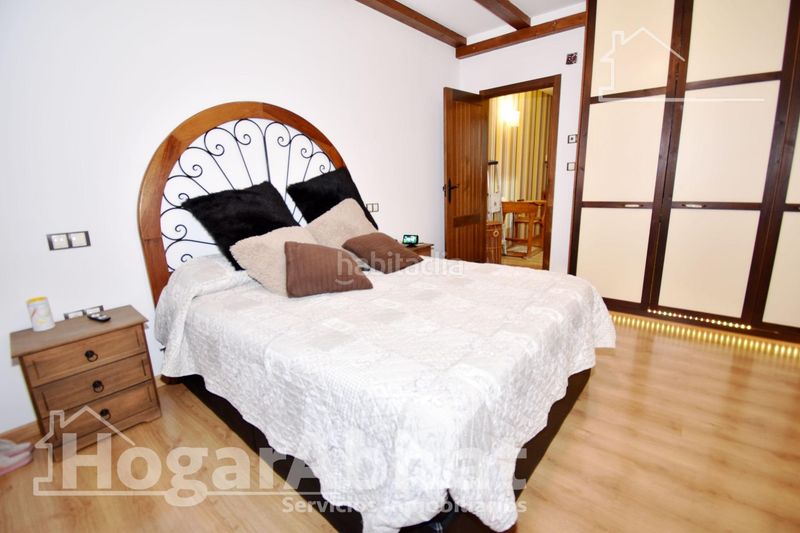 Foto 205aef3d-b90e-4e89-85b3-2f41663344c9. Casa adossada amb calefacció aparcament a Centro Chiva