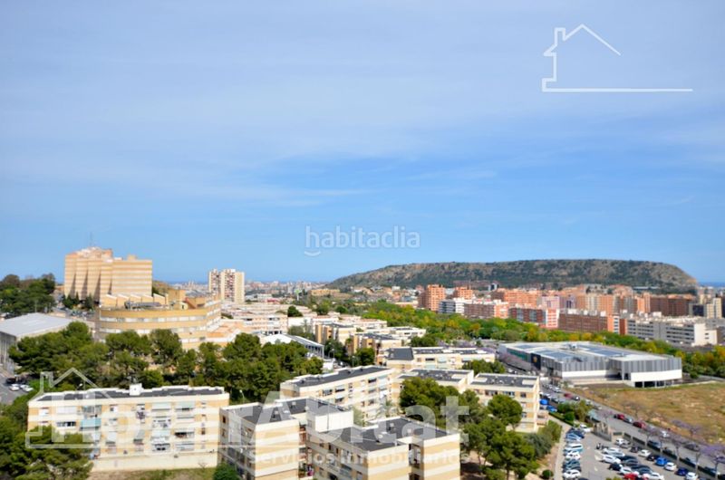 Foto e3edecaf-9b31-45ee-8ad8-ad0d8ebeb24f. Pis amb calefacció aparcament piscina a Juan XXIII Alicante
