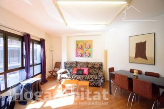 Flat  Calle poeta querol. Oportunidad! muy amplio con dos balcones en el centro