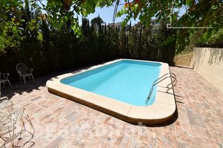 Xalet  Calle serrans. Impresionante chalet con piscina, barbacoa, amplia terraza y gar