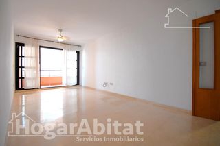 Flat  Calle ronda sur. Luz a raudales! muy amplio, sofisticado y todo exterior con balc