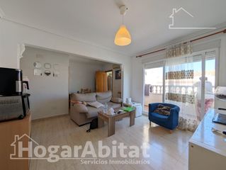 Casa adossada  Calle canarias. Adosado con piscina, terraza y parking cerca de la playa