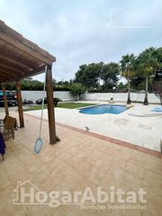 Chalet  Calle juan carlos i s peren. Precioso chalet con piscina, garaje y terraza