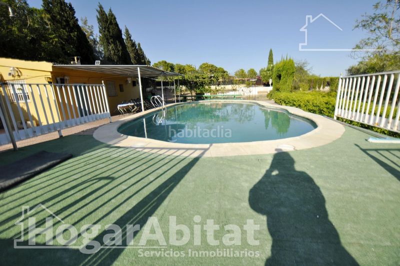 Foto a825d429-40f5-4a1e-bf29-463faaba72db. Casa amb aparcament piscina a La Conarda-Montesano Bétera