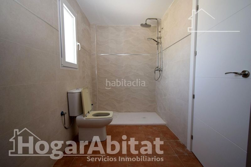Foto ed687c32-4f39-4c21-bfd8-ae632e68986b. Casa amb calefacció aparcament a Centro Chiva