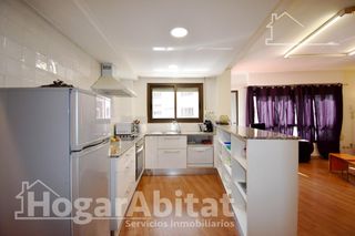 Flat  Calle poeta querol. Oportunidad! muy amplio con dos balcones en el centro