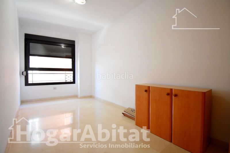 Foto a872cb5f-cd38-4025-8d0c-214a331ce6d4. Pis a Oliva pueblo Oliva