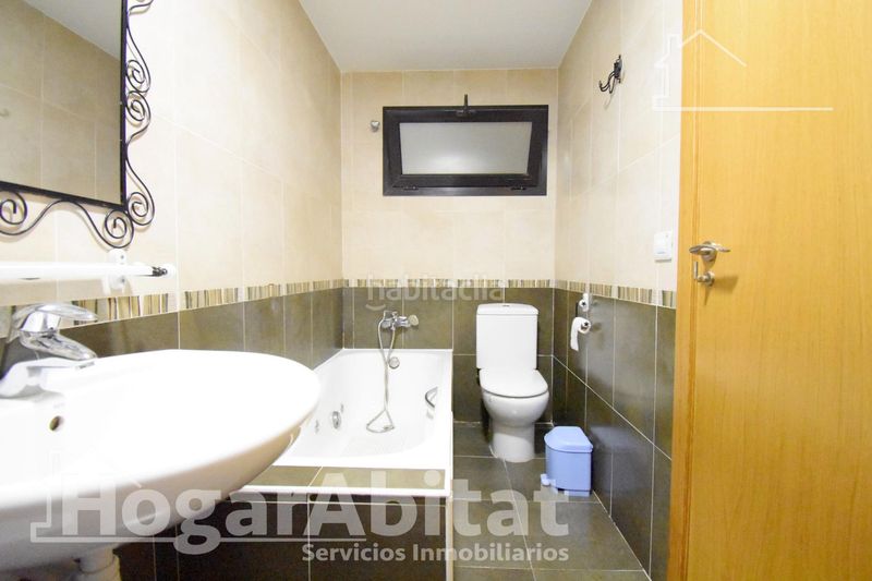 Foto eee69f05-4f6a-49b5-ae8b-400029391f05. Pis a Oliva pueblo Oliva