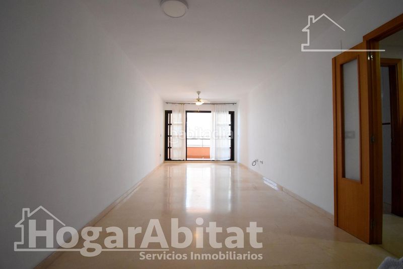 Foto f0b375d7-622a-4078-b9ea-da4bfbead8ae. Pis a Oliva pueblo Oliva