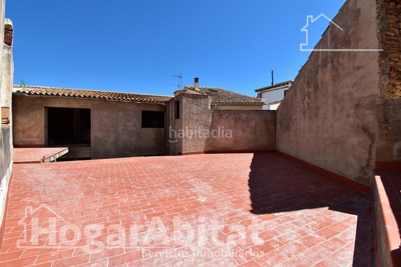 Foto 1540285d-fd43-4c17-8b56-88b4a241f801. Casa amb aparcament a Oliva pueblo Oliva