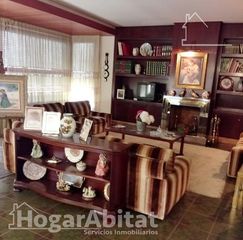 Flat  Avenida francesc tàrrega. Semireformado y espacioso con balcón y ascensor